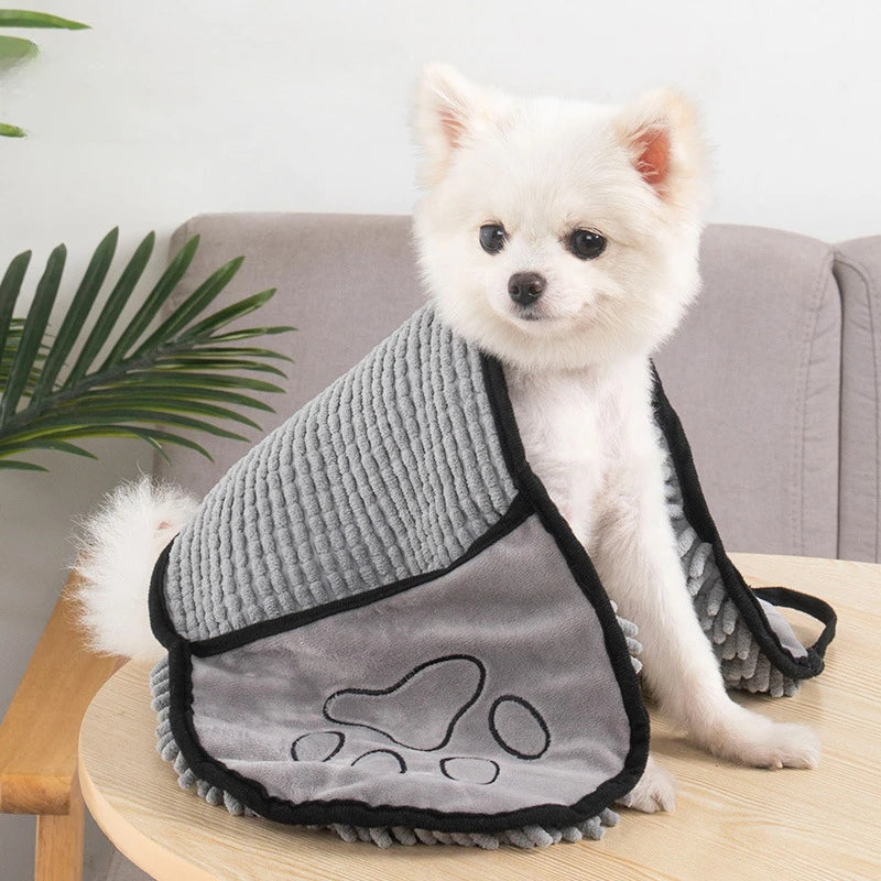 Super Absorbent Microfiber Pet Towel Quick-Drying with Hand Pockets for Dogs and Cats