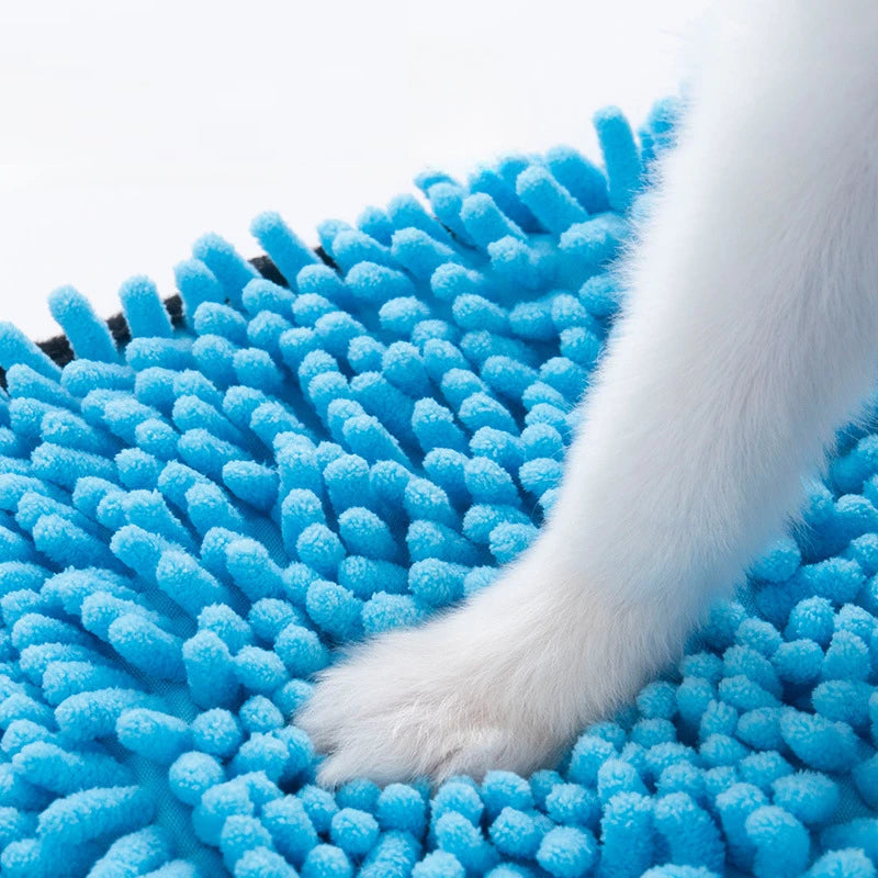 Super Absorbent Microfiber Pet Towel Quick-Drying with Hand Pockets for Dogs and Cats